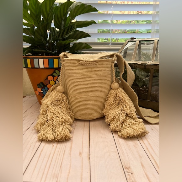 Beige Cream Handwoven Tassel Bucket Bag - Mochila Crossbody Bag - Trendy Bag - Picture 6 of 10